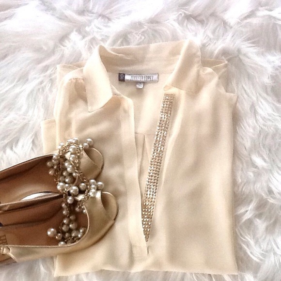Jennifer Lopez Tops - NWT💙Gorgeous cream with gold studs blouse💙